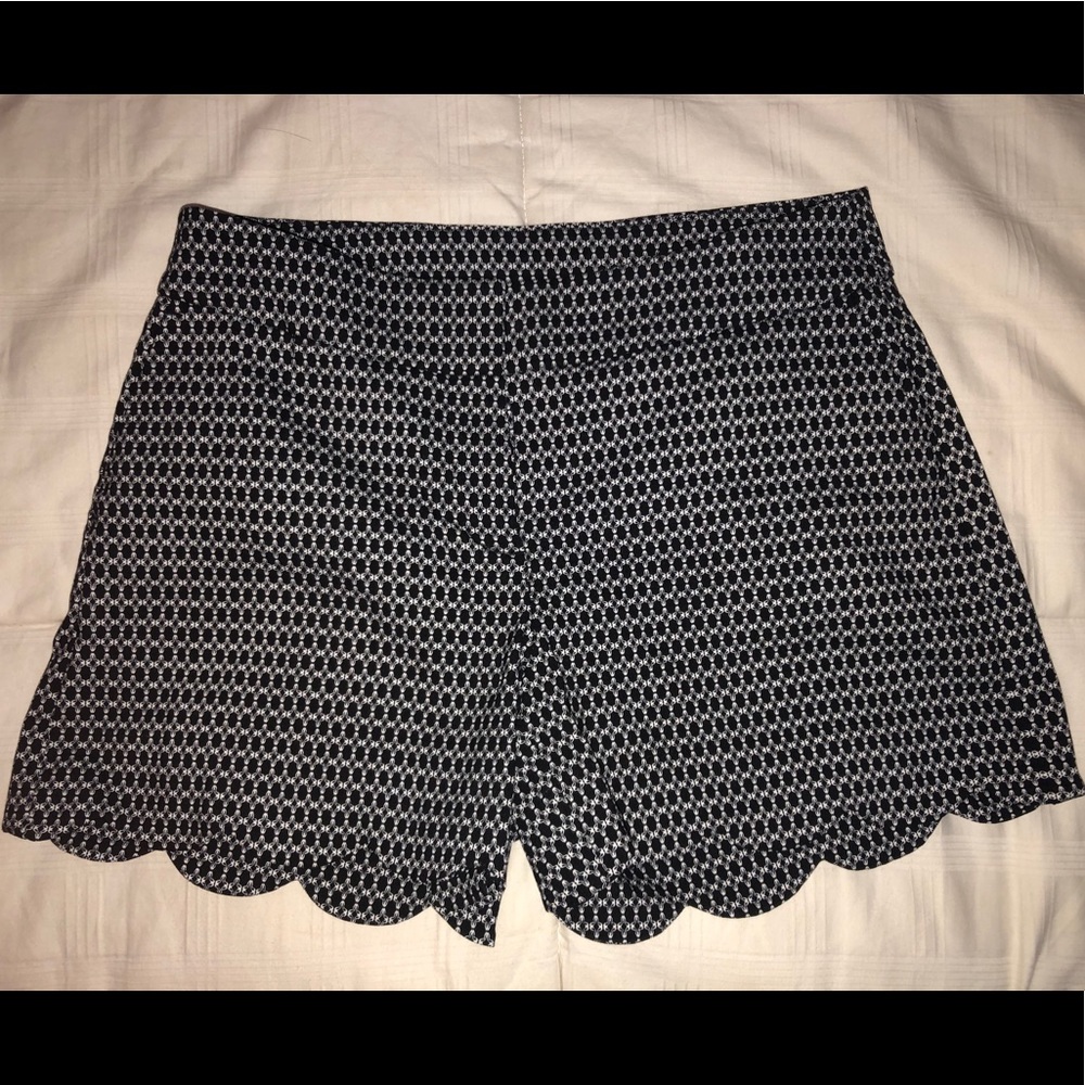 COPY - Scallop black and white printed shorts